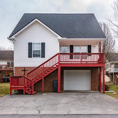 A Perfect Vacation Spot Close To Everything In Sevier County!